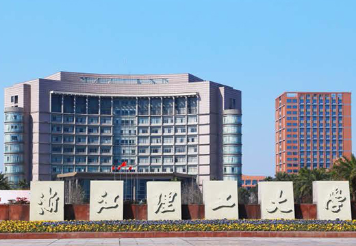 告别“限时抢热”——空气能中央热水，让宿舍楼24h秒出恒温热